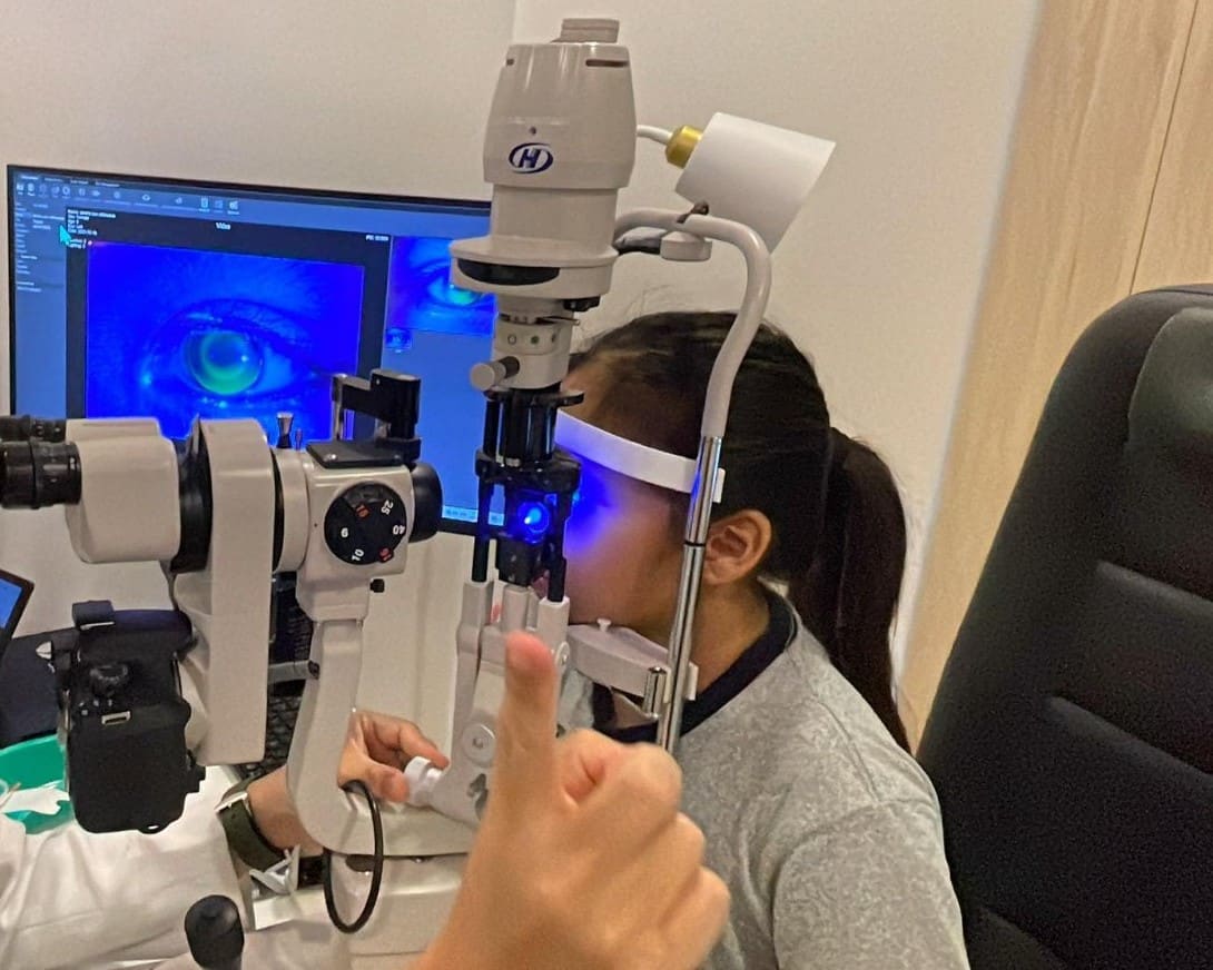 Contact lens fitting consultation